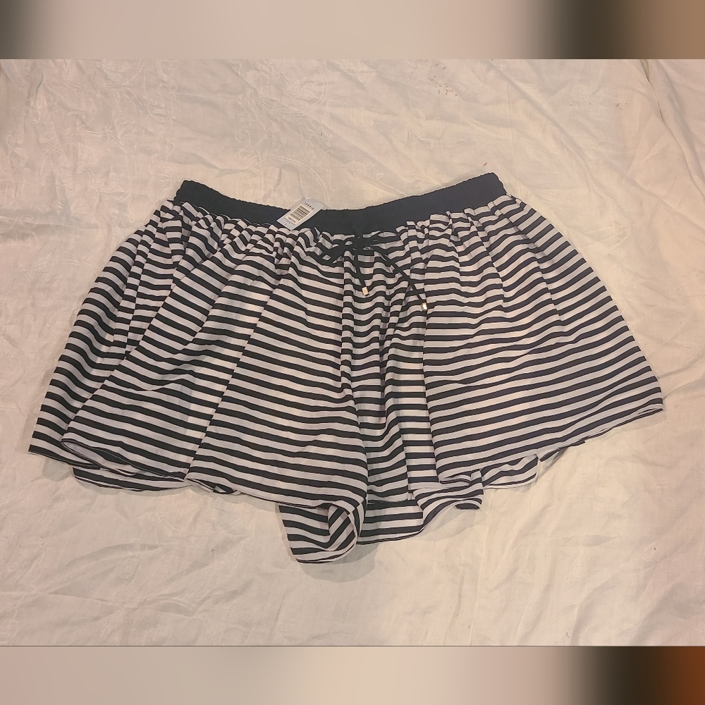 Torrid Women's Flowy Chiffon Shorts Black and White Stripe Size 3 - NWT